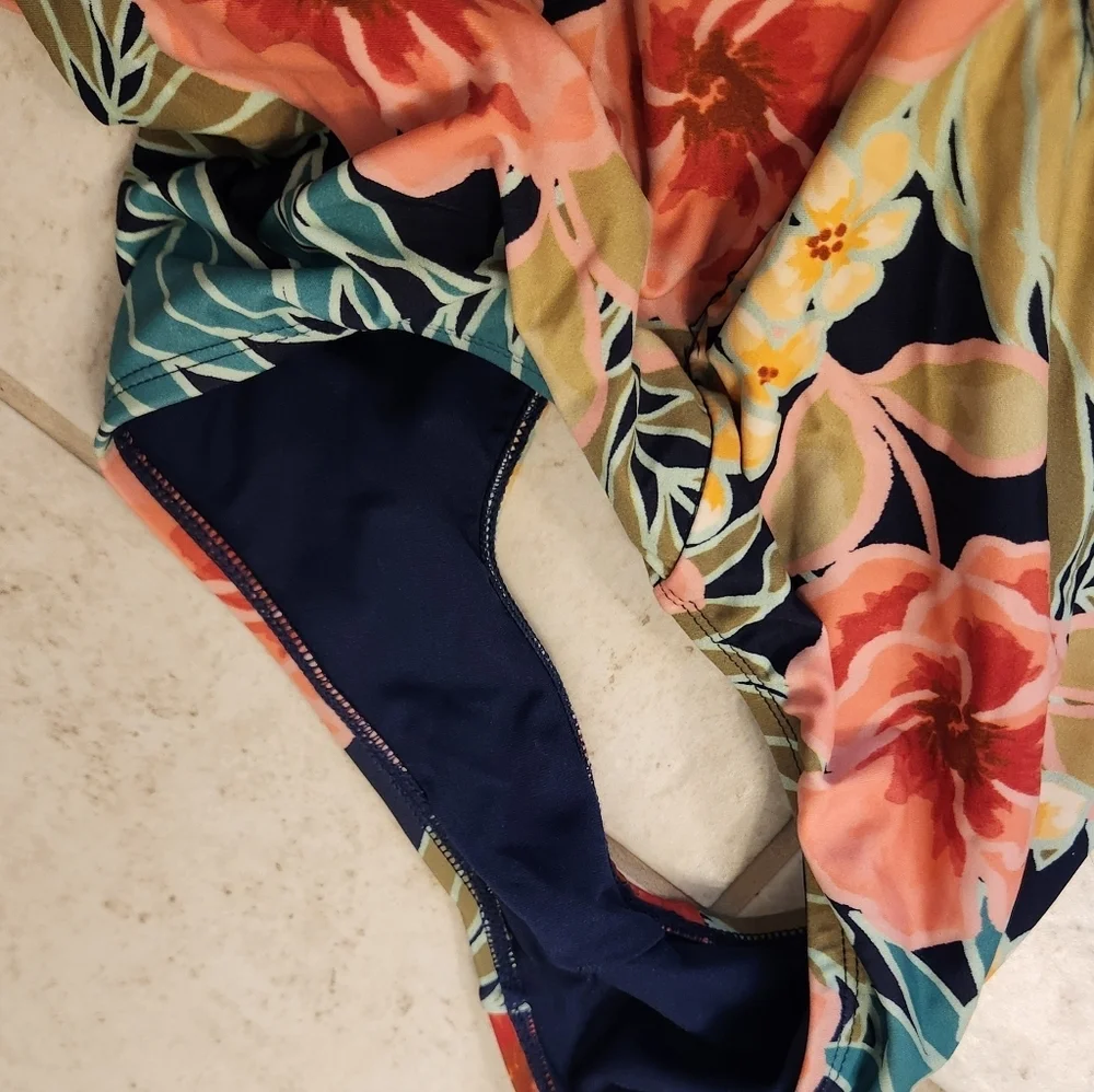 Hurley Womens One Piece Swimsuit 4-Way Stretch Multicolor Floral‎ Size L #D1060